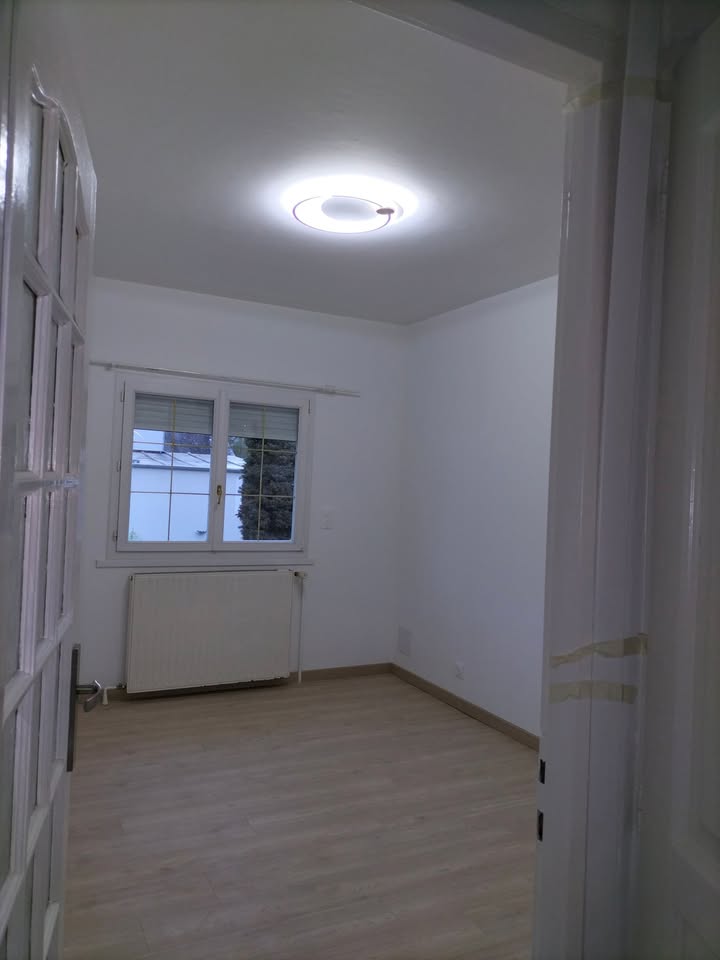 Photo réelle — Espace intérieur avec salle d’eau à Localisation non précisée