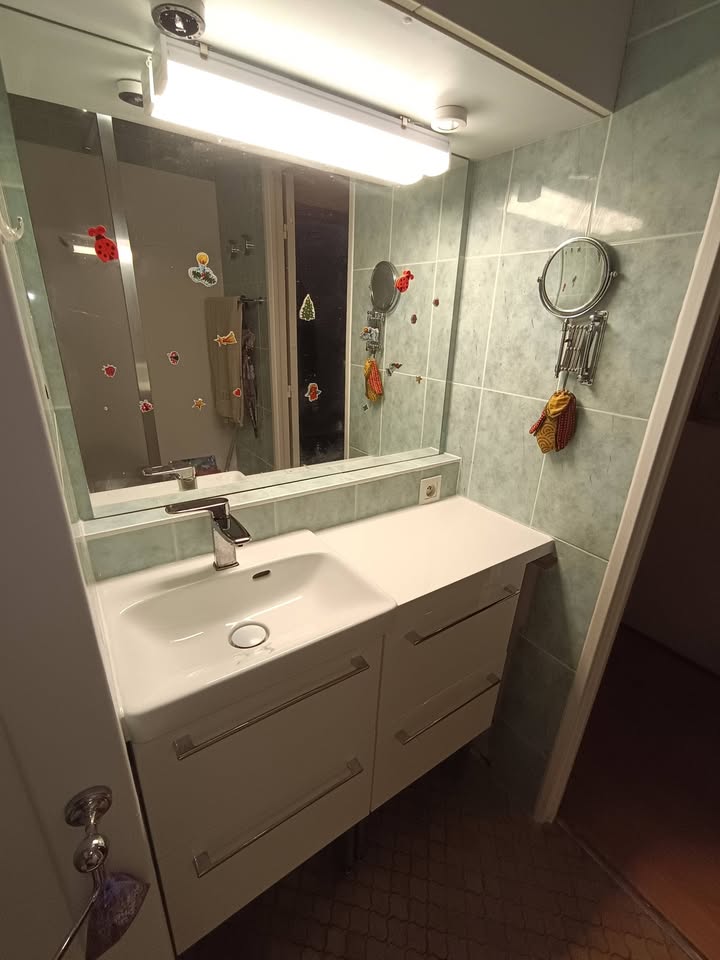 Photo réelle — Remplacement d’un meuble vasque à Localisation non précisée